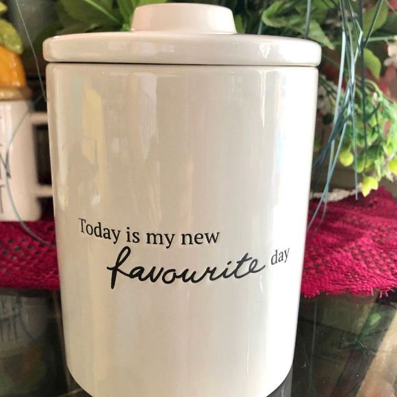 NWT Disney Winnie Pooh & Piglet Today is my New Favorite Day Cookie Jar Canister - Picture 9 of 13